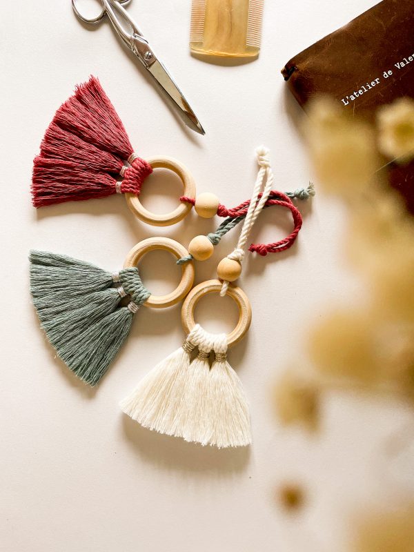 Suspension triples pompons rose sauvage, laurier, naturel et doré Suspension triples pompons décoration murale poignée de porte poignée de fenêtre bohème rose sauvage, laurier, naturel et doré