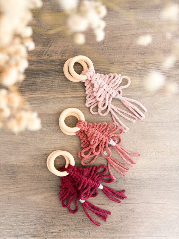 Rond de serviette ton de rose en mcramé Tuto - Rond de serviette sapin en macramé