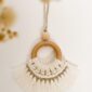 Petite décoration demi-lune en macramé