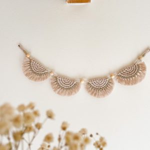 Petite guirlande en macramé nude et doré