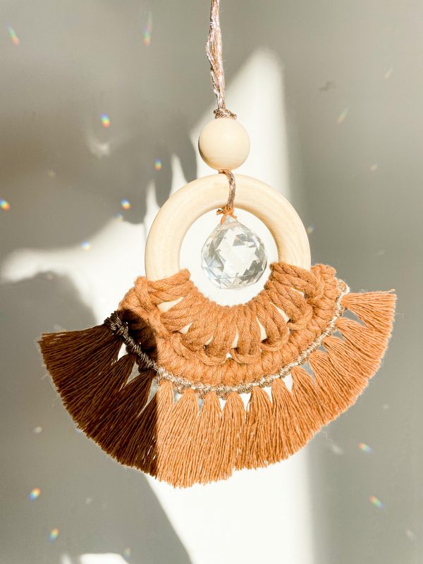 Suncatcher suspension macramé Suncatcher suspension macramé arc-en-ciel