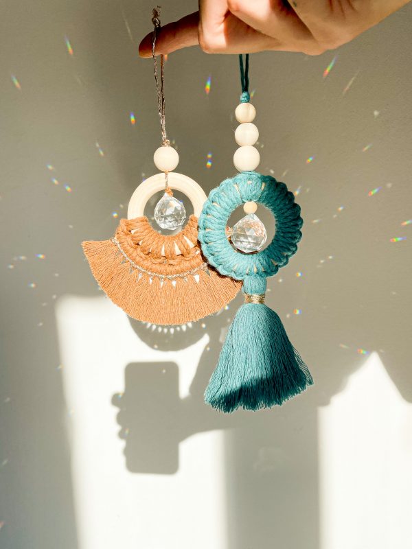 Suncatcher suspension macramé Suncatcher suspension macramé arc-en-ciel