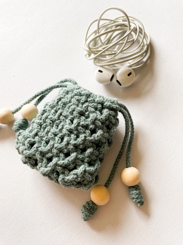 Porte monnaie etuit à écouteur en macramé Porte monnaie etuit à écouteur en macramé