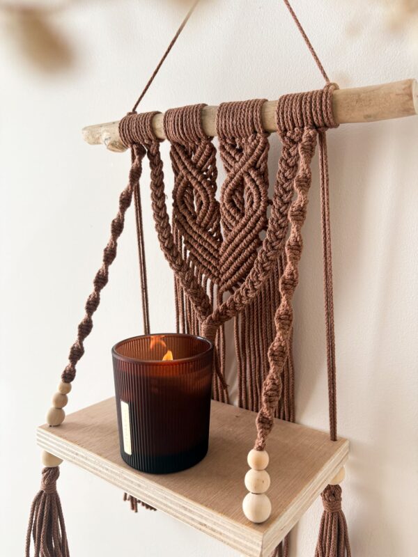 Etagère Ambre en macramé coloris Mocha Mousse Etagère en macramé