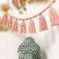 Guirlande de pompons en macramé rose pastel_01