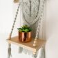 Etagère bohème en macramé et bois