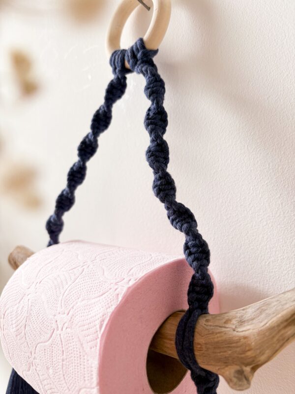 Dérouleur papier toilette en macramé bleu jean_02 Dérouleur papier toilette en macramé bleu jean_02
