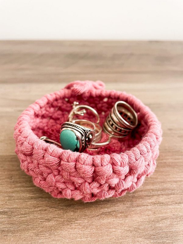 Vide poche panière macramé rose fleur_03 Vide poche panière macramé rose fleur_03