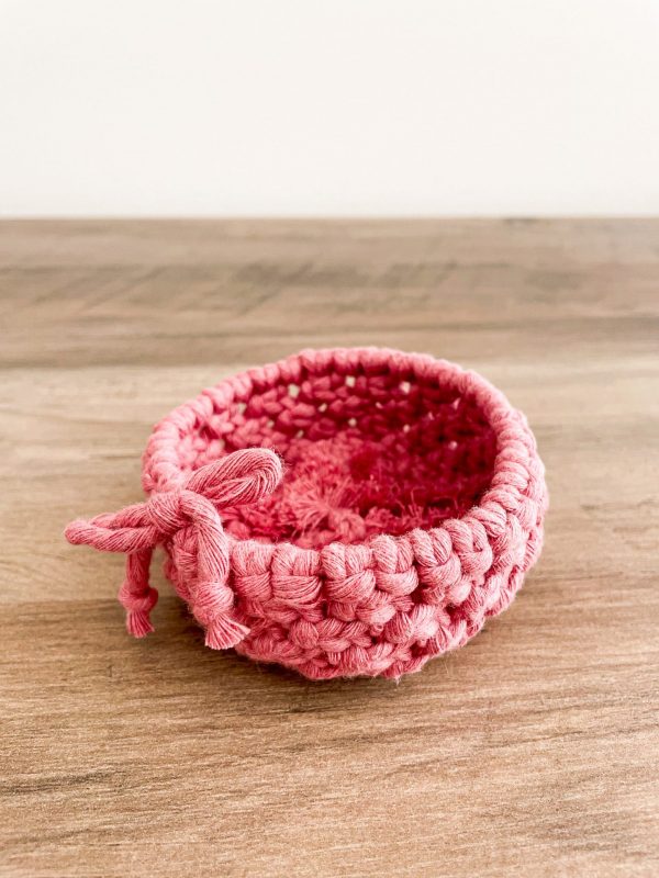 Vide poche panière macramé rose fleur_04 Vide poche panière macramé rose fleur_04