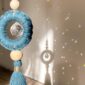 suncatcher pompon bleu canard