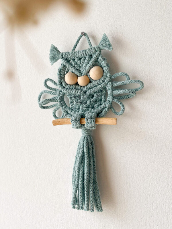 Bébé hibou bleu oeuf de canard bébé hibou en macramé