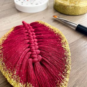 Plume en macramé avec gel pailleté Plume en macramé avec gel pailleté Odif