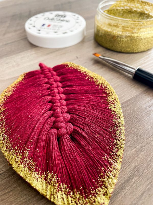 Plume en macramé avec gel pailleté Plume en macramé avec gel pailleté Odif
