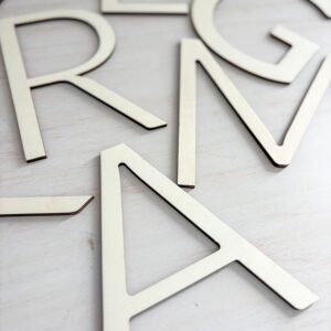 Grande Lettre en Bois Brut à Personnaliser04