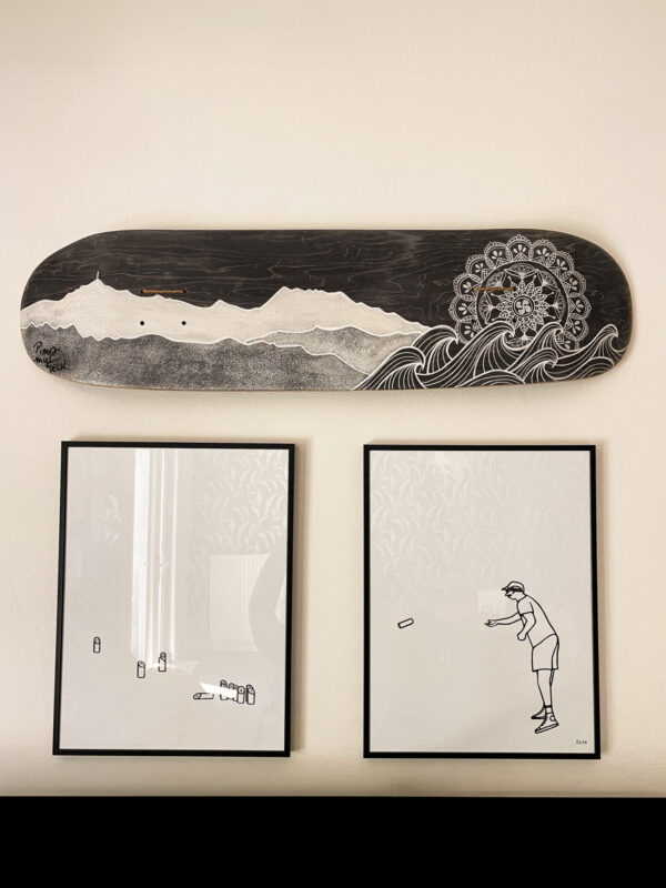 Planche de skate noir pays basque_01 Planche de skate noir pays basque_01
