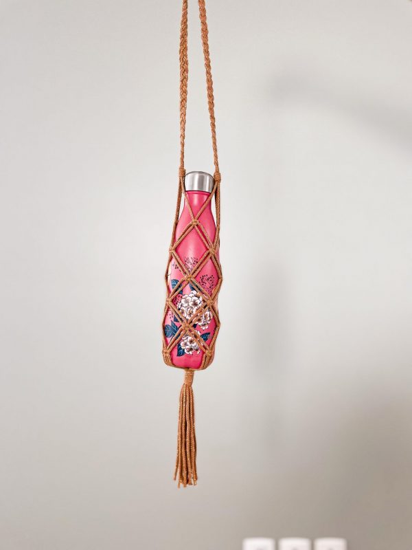 Porte gourde en macramé caramel Porte gourde en macramé caramel