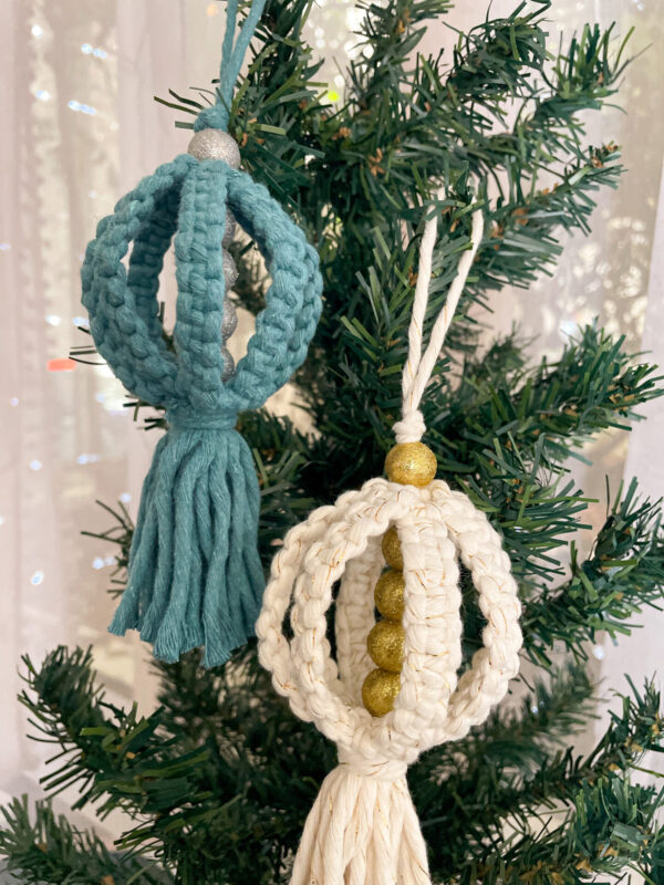 Boule de noel en macramé