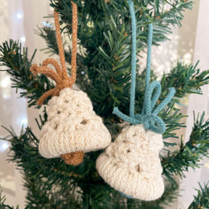 Cloche de noel bleu et caramel en macramé_01 Cloche de noel caramel en macramé