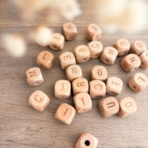 Perle en bois carre lettre_02