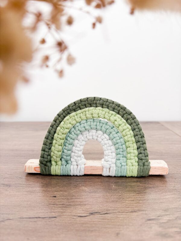 Arc en ciel camaieu de vert en macramé_01 Arc en ciel camaieu de vert en macramé_01