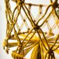 Panier suspendu en macramé