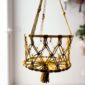 Panier suspendu en macramé