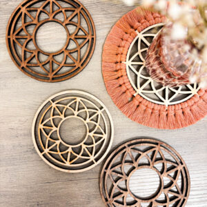 Socle rond mandala en bois_06 Support bois sous-verre macramé
