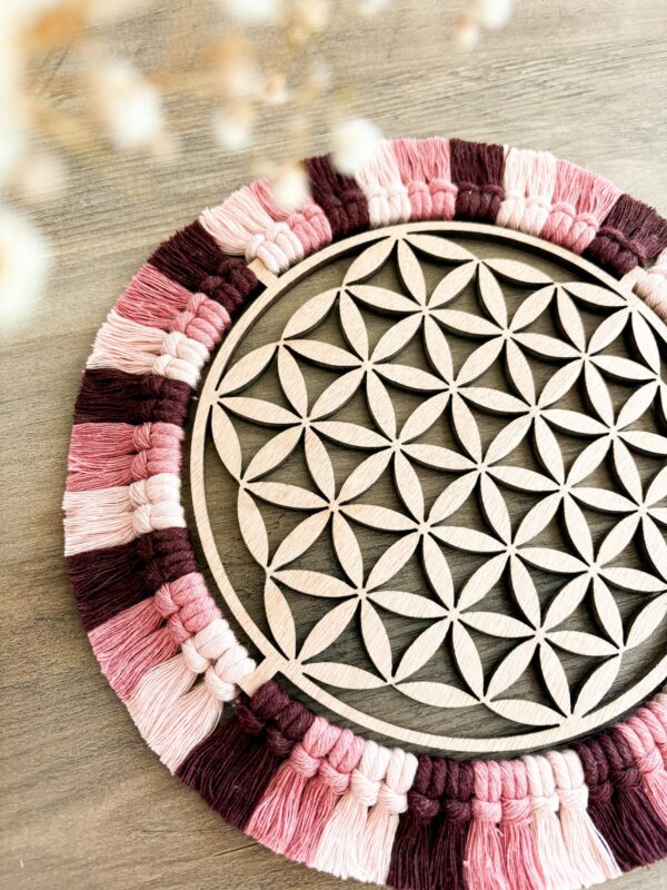 Sous verre et centre de table fleur de vie_22cm_02 Centre de table motif fleur de vie en bois et contour macramé