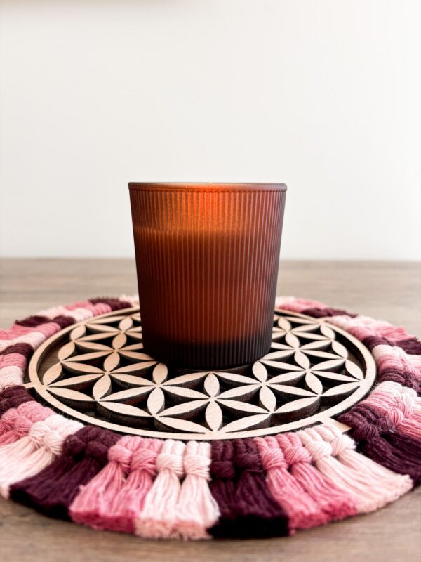 Sous verre et centre de table fleur de vie_22cm_03 Centre de table motif fleur de vie en bois et contour macramé