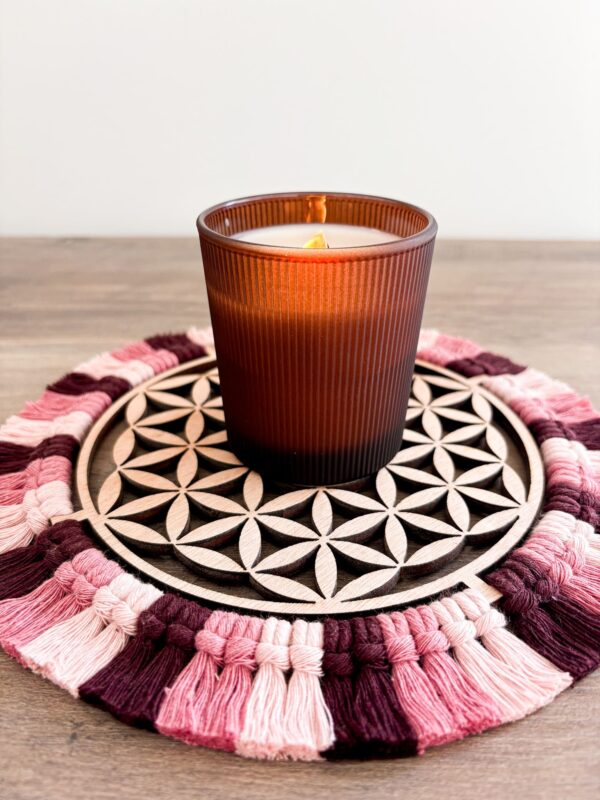 Sous verre et centre de table fleur de vie_22cm_04 Centre de table motif fleur de vie en bois et contour macramé