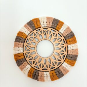 mandala bois avec franges macramé0