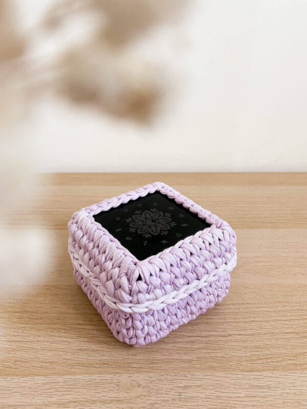 boite au crochet lila fait main 02 Boîte cadeau carrée personnalisable