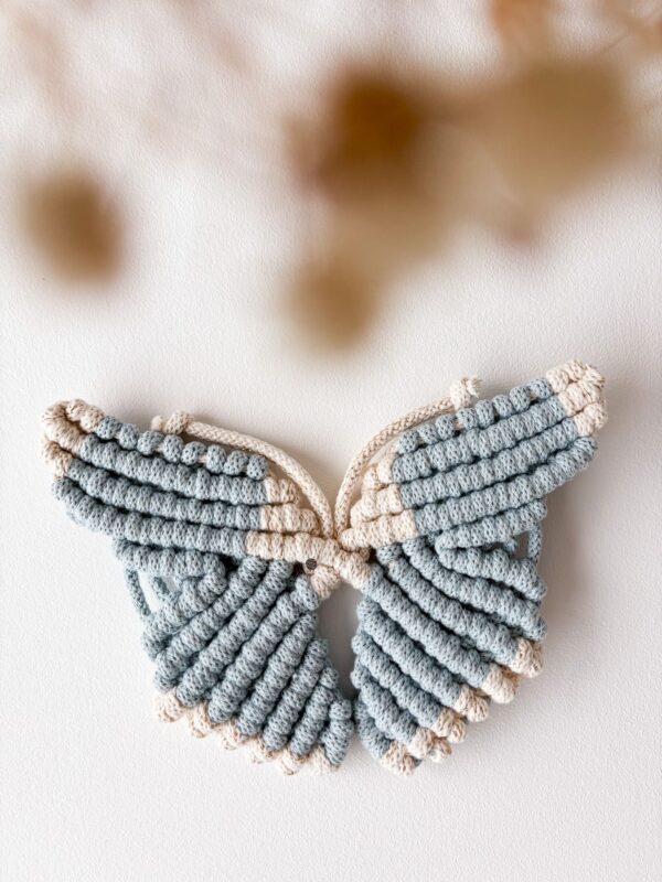 Papillon murale en macramé bleu pastel Tuto - Papillon en macramé