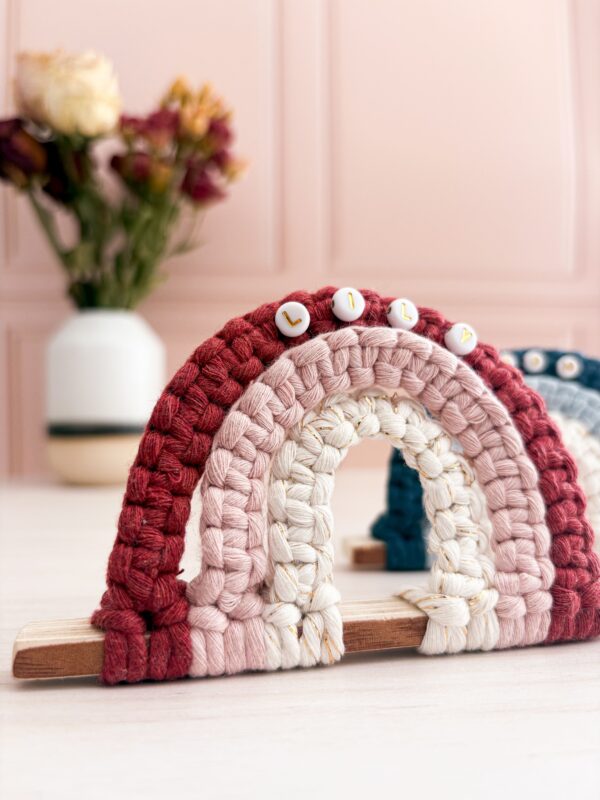 Arc en ciel taille S ton de rose macramé naissance cadeau_01 Arc en ciel taille S ton de rose macramé naissance cadeau_01