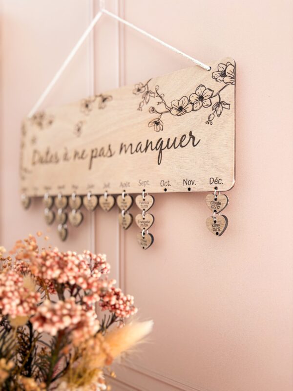 Calendrier en bois date à ne pas oublier cadeau fleur de cerisier_01 Calendrier d’anniversaires en bois personnalisé gravé au laser