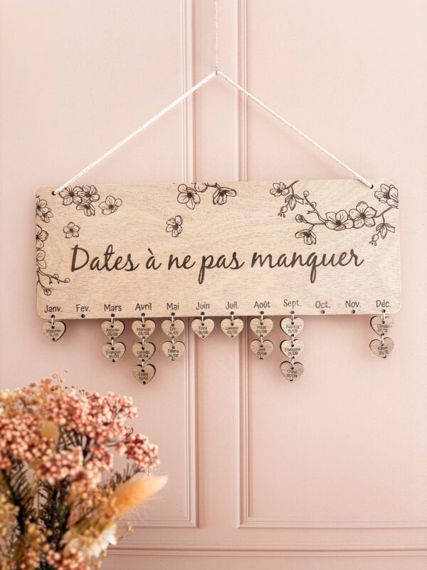 Calendrier en bois date à ne pas oublier cadeau fleur de cerisier_02 Calendrier d’anniversaires en bois personnalisé gravé au laser