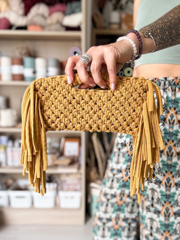 Pochette été en macramé jaune moutarde_01 Pochette été en macramé jaune moutarde_01