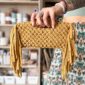 Pochette été en macramé jaune moutarde_01