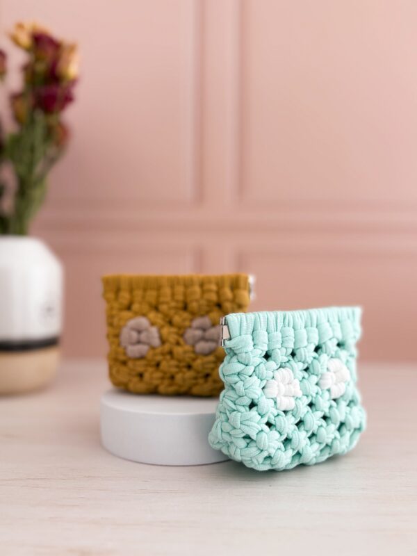 Porte monnaie florale en macramé vert menthe_02 Porte monnaie florale en macramé vert menthe_02