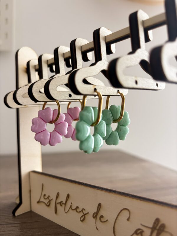 Présentoire à bijoux boucles d'oreilles sur mesure en bois_06 Présentoir bijoux bois pour boucles d'oreilles et colliers