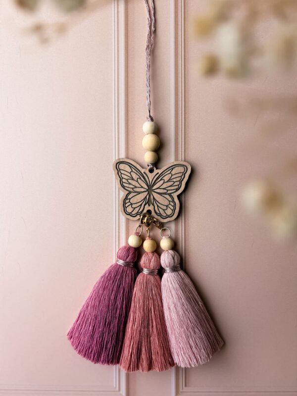 Décoration rétroviseur pompons et papillon macramé