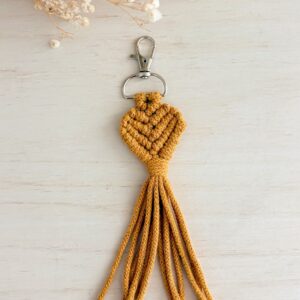 Prototype Porte-clés coeur jaune moutarde01 Porte clés cœur en macramé