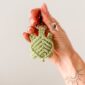 Porte clés tortue macramé