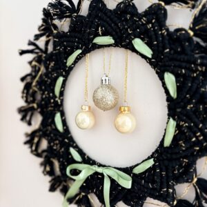 Couronne de porte de Noël en macramé_01 Kit DIY couronne de porte Noël en macramé à réaliser soi-même