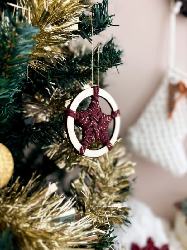 Décoration étoile de sapin_01 Étoile de Noël en macramé