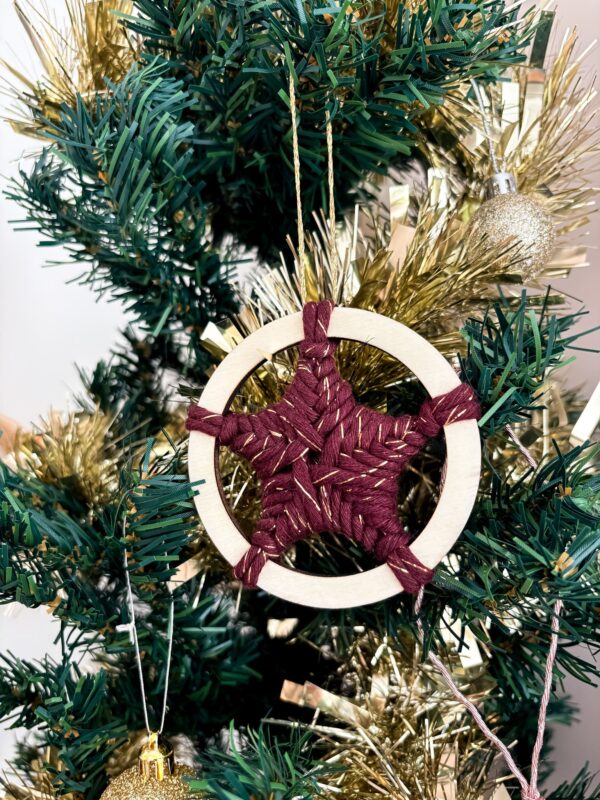 Décoration étoile de sapin_02 Étoile de Noël en macramé