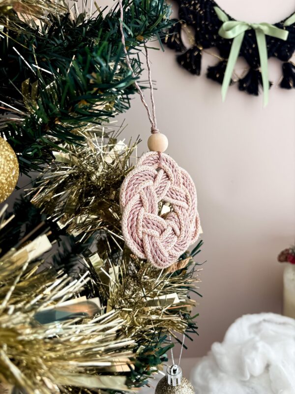 Décration boule torsadé de Noël_01 Décration boule torsadé de Noël_01