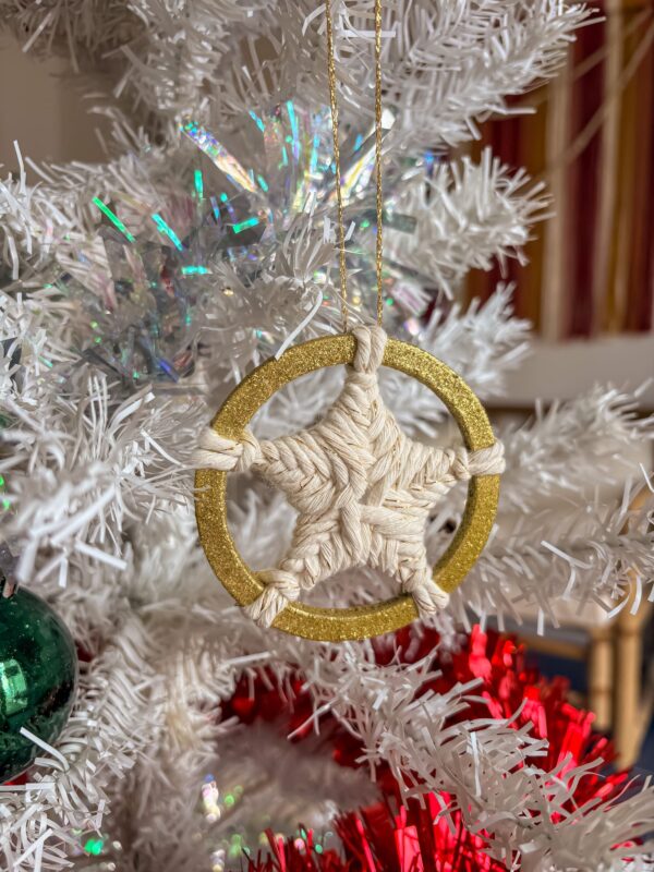 Étoile de Noël en macramé doré_02 Étoile de Noël en macramé