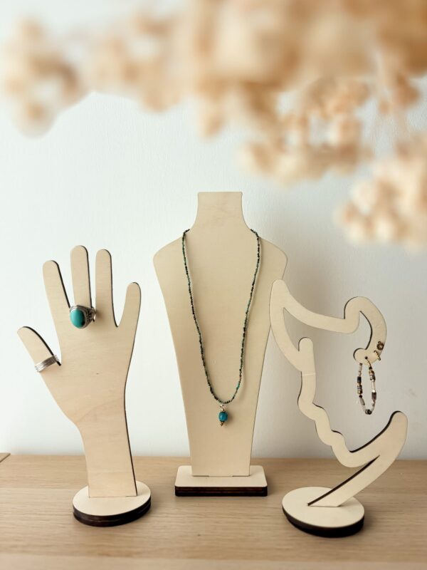 Présentoir à bijoux en bois_01 Présentoir à bijoux en bois_01