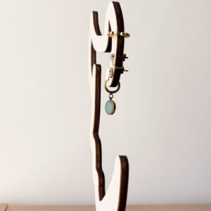 Présentoir à boucles d’oreilles en bois_03 Présentoir à boucles d'oreilles en bois